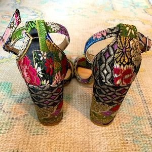 Steve Madden Carrson heel, size 6!